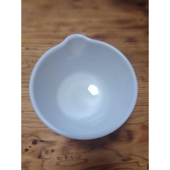 Vintage White Pyrex Glass Mixing Bowl #4 Pour Spout Hamilton Beach 6.25" X 4.5" - Picture 2 of 8